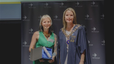 Mayor Cr Sarah Carter presenting Sheriden Rose Shaw of MAMAWEST with the 2023 Enterprise Maribyrnong Award for Contribution to Business Community.