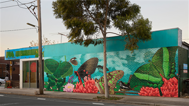 Migration by Eric Sesto, 95 Irving St Footscray (corner Nicholson), StreetWORKS partnership with Victorian State Government, 2023.