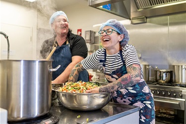 300 Blankets volunteers cook at Soul Kitchen Braybrook. This project was supported through the Maribyrnong City Council Community Grants Program 2021-2022.